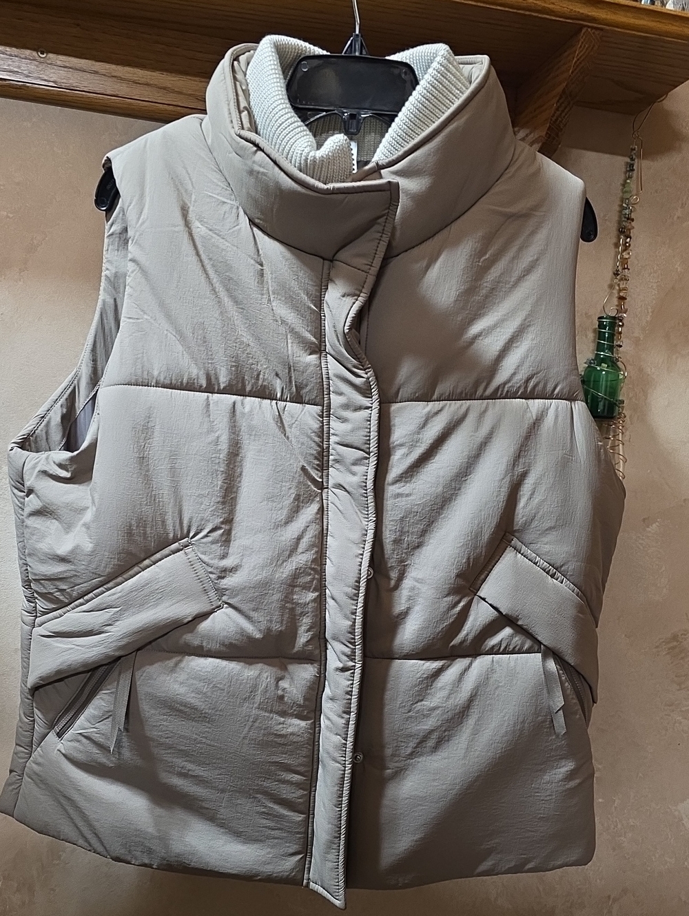 Women's Puffer Vest -  Sleeveless Down-Style Jacket